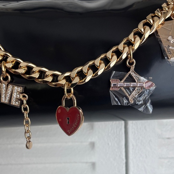 Juicy Couture Black Baguette Barrel Bag Gold Chain Heart Charm Y2K Glam NWT - Picture 5 of 10